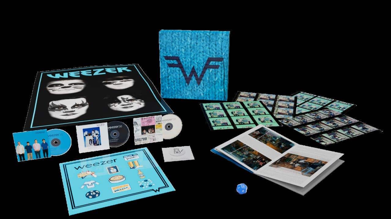 Weezer_Blue_30_3CD_Packshot_.jpg